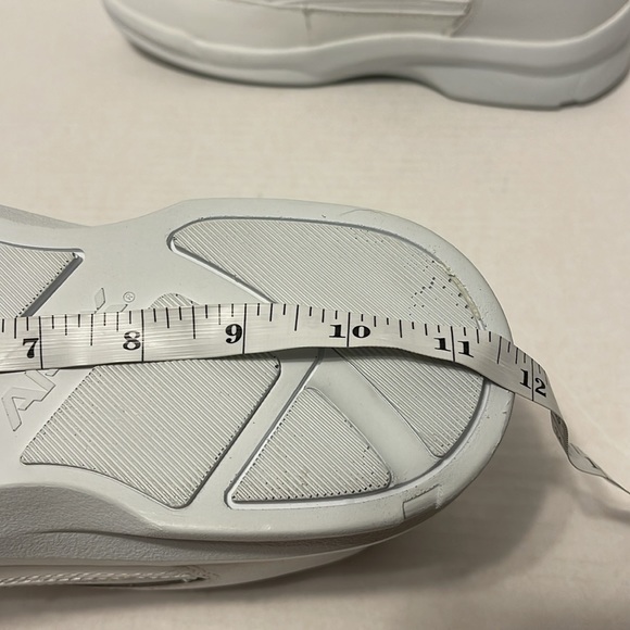 Apex Women’s Sneakers White Double Strap Hook & Loop Closure SEE MEASUREMENTS - Picture 8 of 9